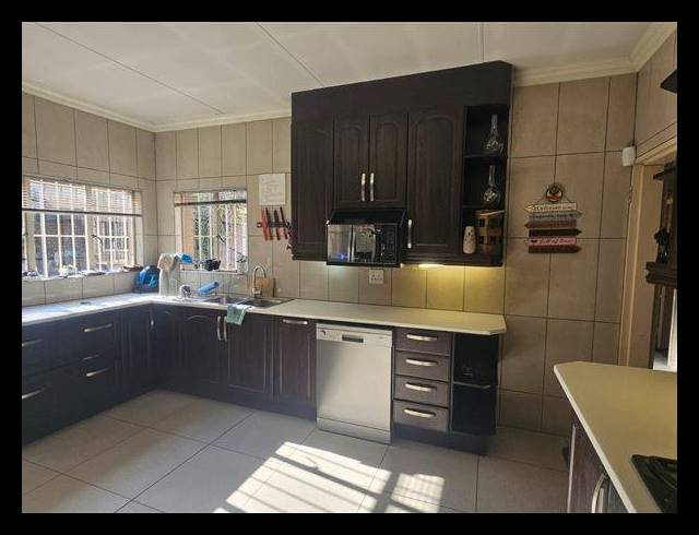 3 BEDROOM HOUSE FOR SALE IN RAVENSKLIP